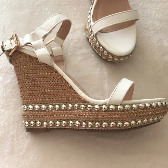 Venus, Ladies, Elegant White & Silver Embellishment Wedge Sandals. Size 6.5 - Picture 4 of 12
